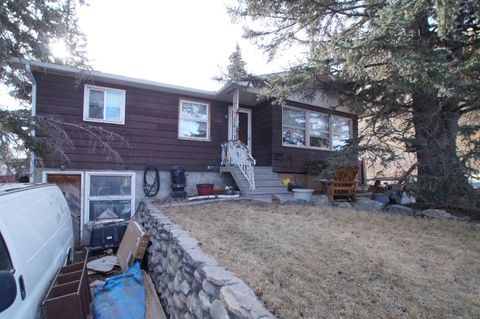 6503 33 Avenue NW Calgary AB T3B 1K9