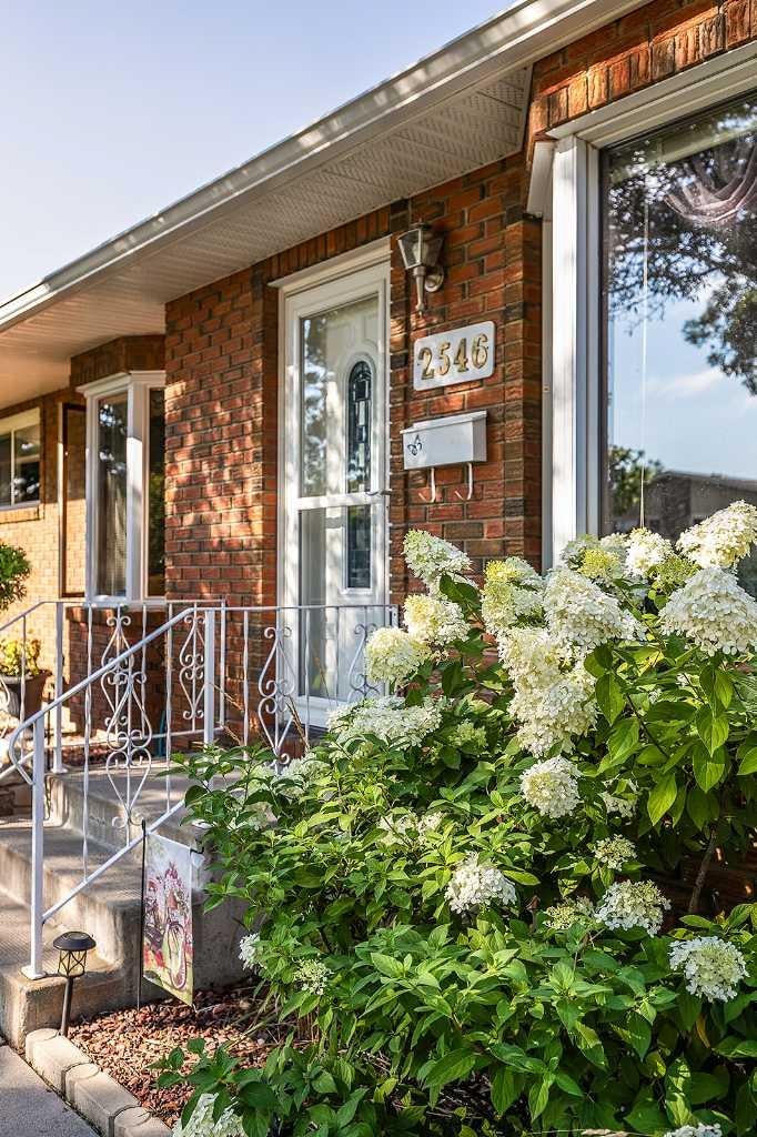 Photo of 2546 22 Avenue SE, Medicine Hat, AB T1B 1B6 (MLS # A2340786)