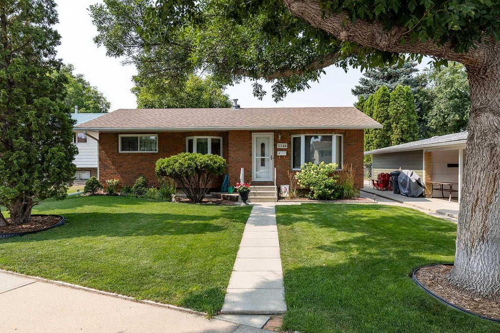 Photo of 2546 22 Avenue SE, Medicine Hat, AB T1B 1B6 (MLS # A2340786)