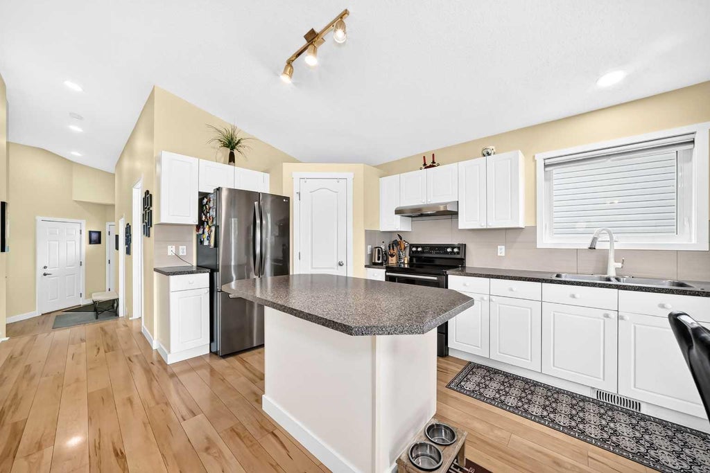 Photo of 50 Somerside Manor SW, Calgary, AB T2Y 3G4 (MLS # A2339469)