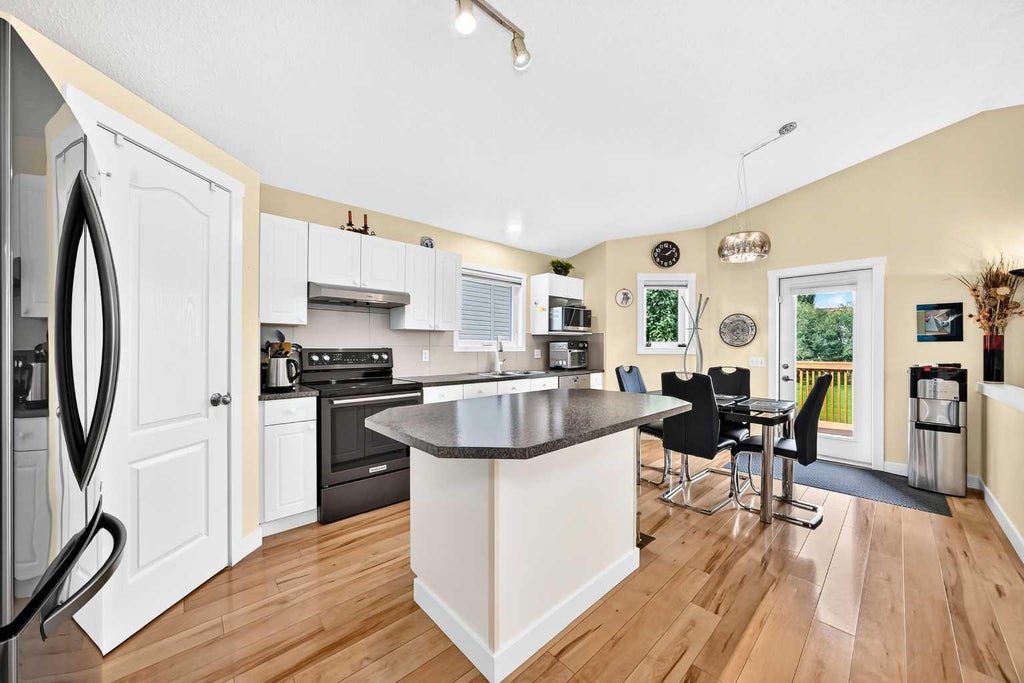 Photo of 50 Somerside Manor SW, Calgary, AB T2Y 3G4 (MLS # A2339469)