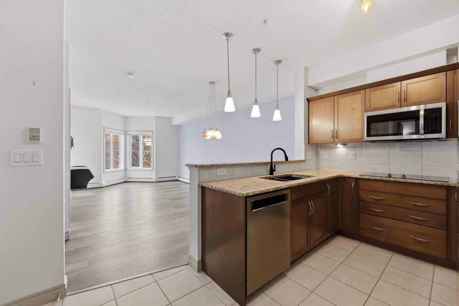 70 Royal Oak Plaza NW 306