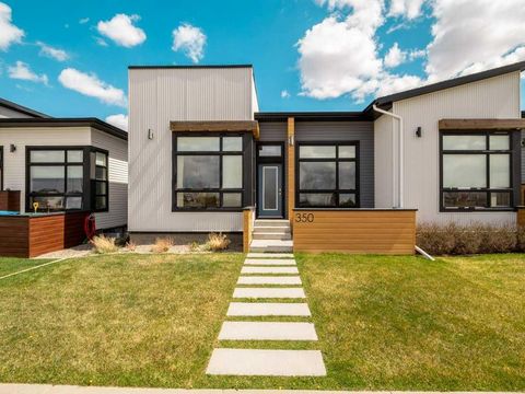 Photo of 350 Uplands Boulevard N, Lethbridge, AB T1H 7C7 (MLS # A2306125)