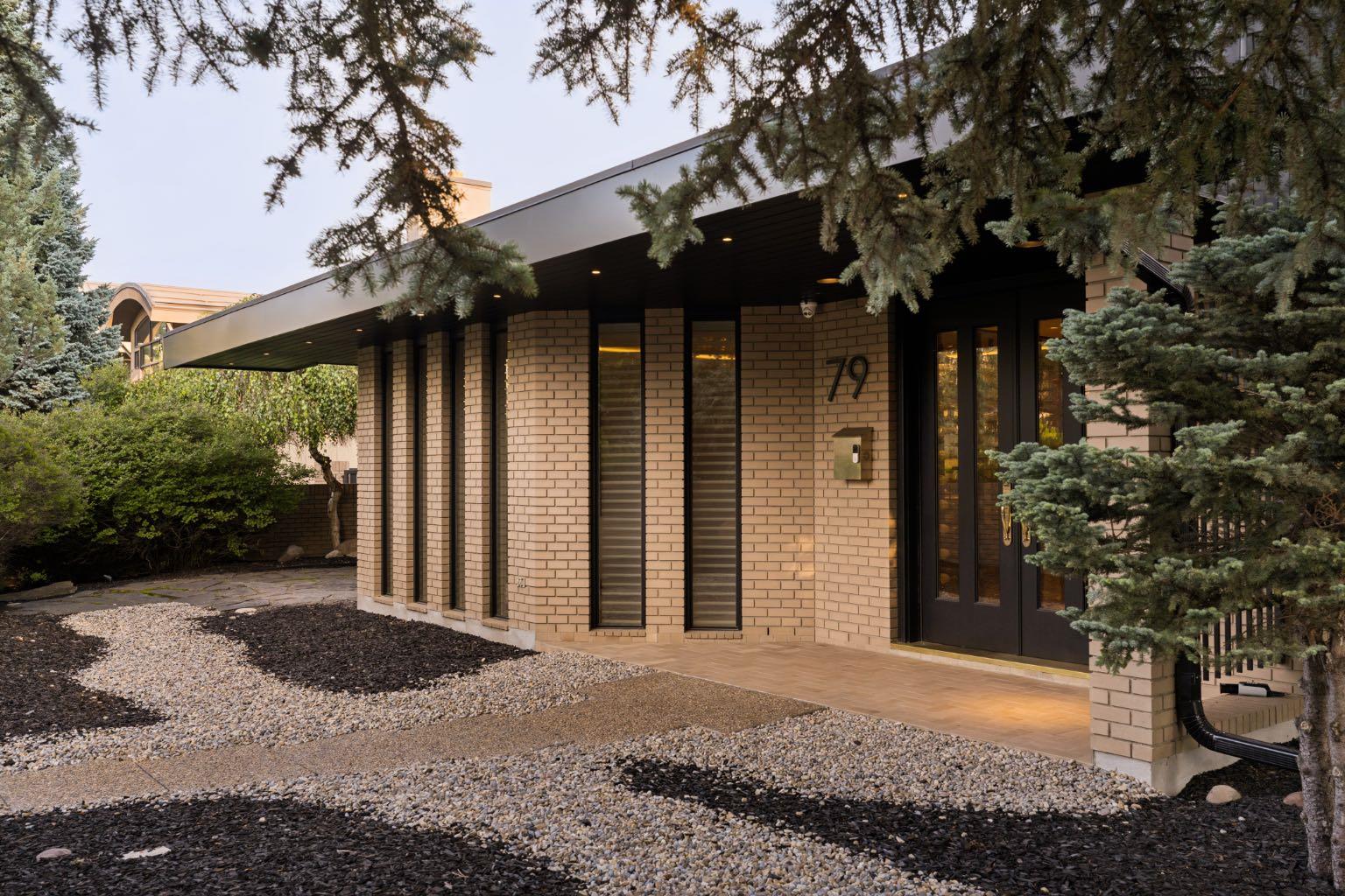 79 Bel-Aire Place SW