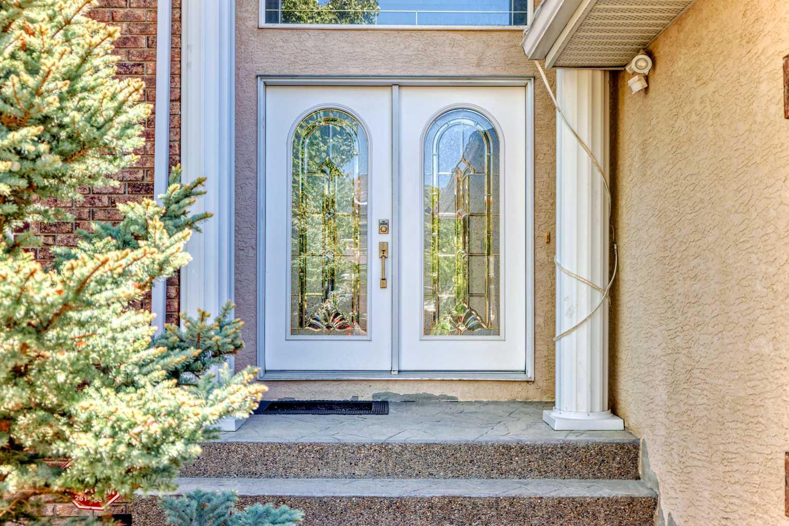 73 Simcoe Close SW