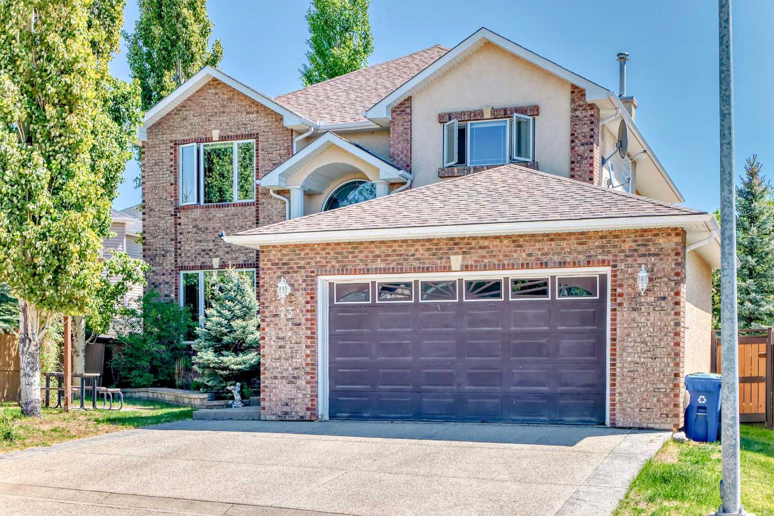 73 Simcoe Close SW