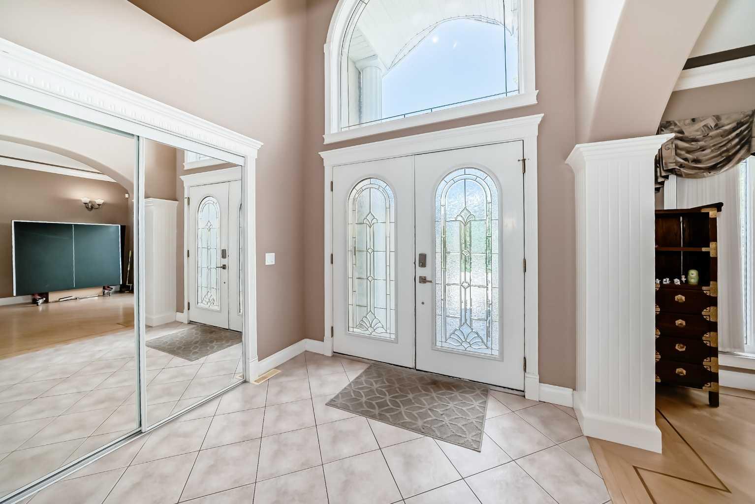 73 Simcoe Close SW