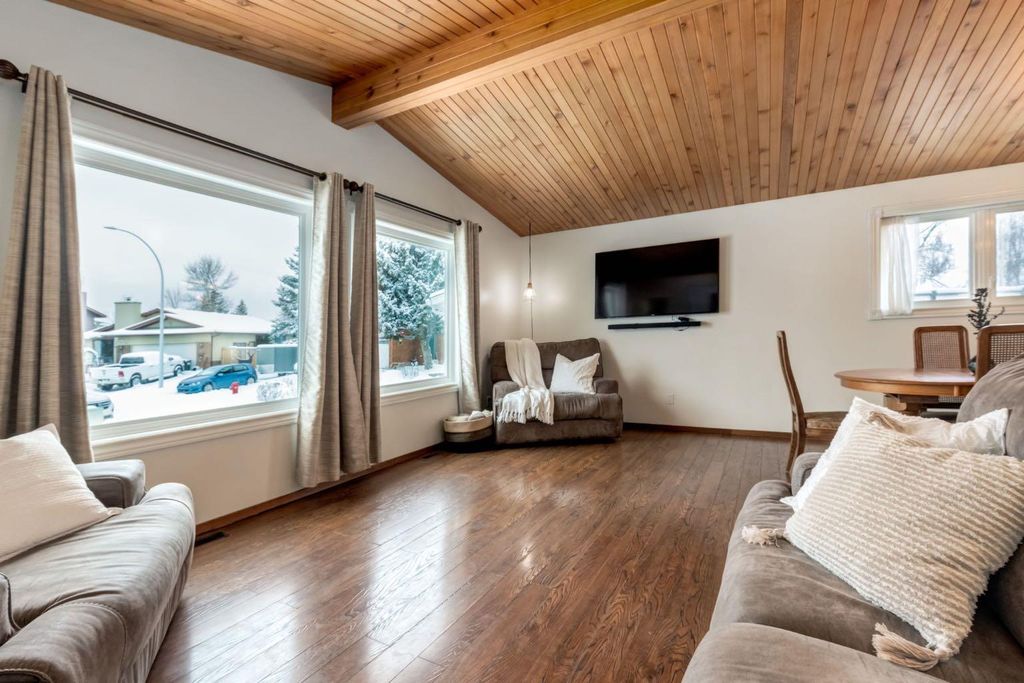 Photo of 108 Westheights Close, Didsbury, AB T0M 0W0 (MLS # A2293687)