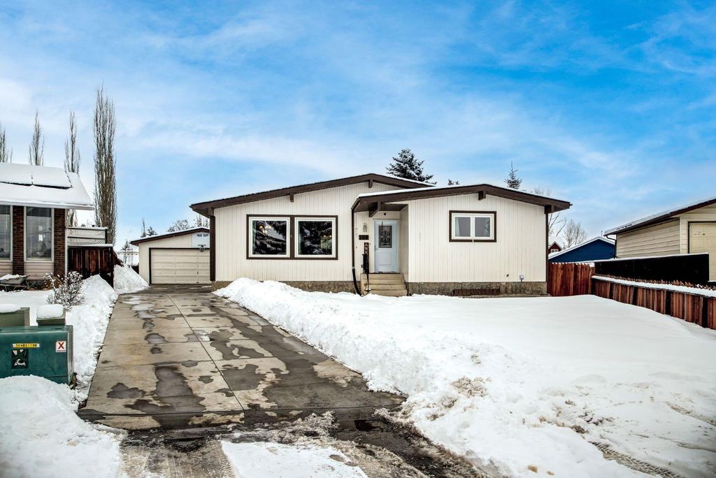 Photo of 108 Westheights Close, Didsbury, AB T0M 0W0 (MLS # A2293687)