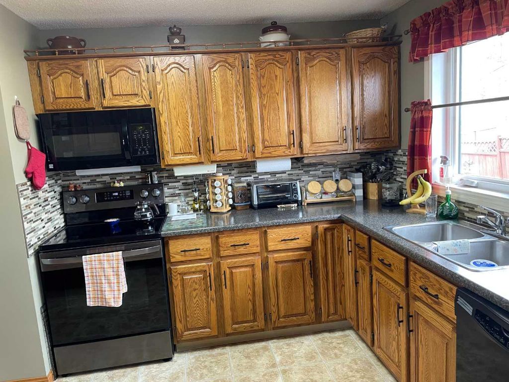 Photo of 10400 105 Avenue Ave, Fairview, AB T0H 1L0 (MLS # A2307374)