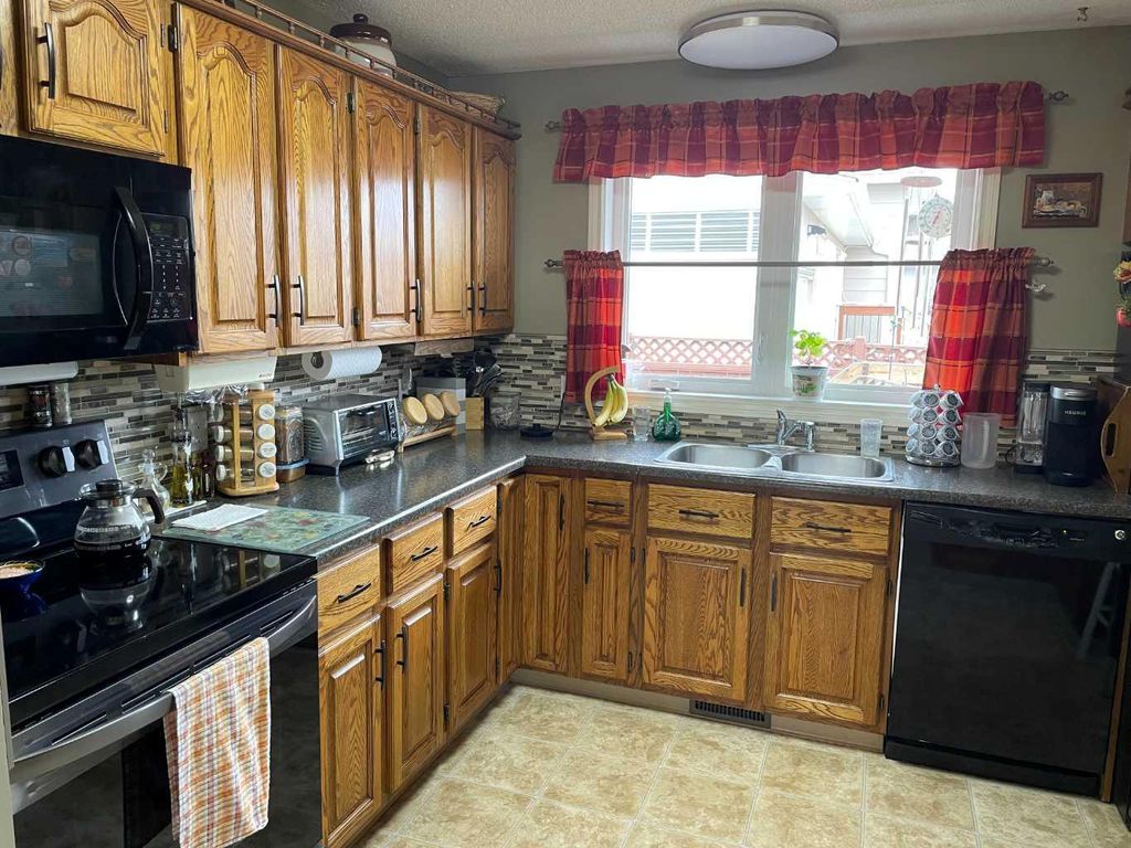 Photo of 10400 105 Avenue Ave, Fairview, AB T0H 1L0 (MLS # A2307374)