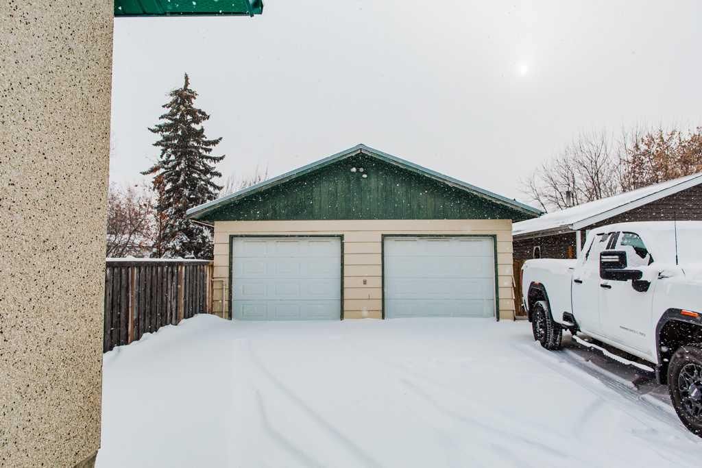 Photo of 9233 99 Avenue, Grande Prairie, AB T8V 3X4 (MLS # A2286954)