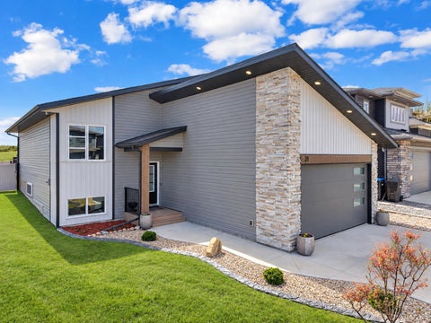 Photo of 31 Vanson Close, Sylvan Lake, AB T4S 0M3 (MLS # A2307024)