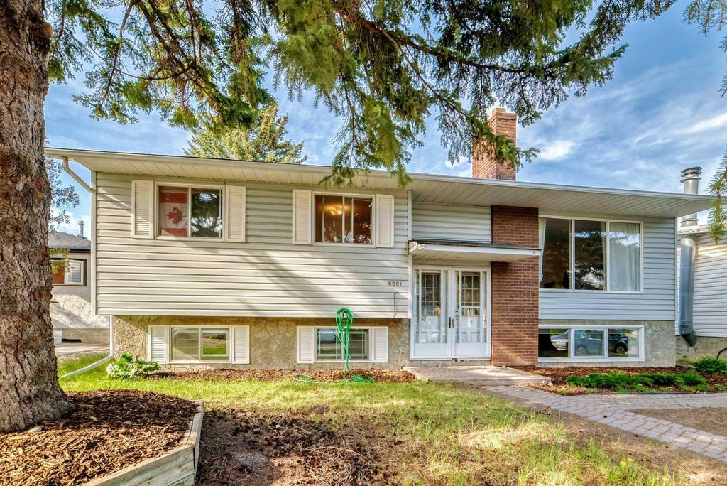 Photo of 5051 Vantage Crescent NW, Calgary, AB T3A 1X6 (MLS # A2354695)