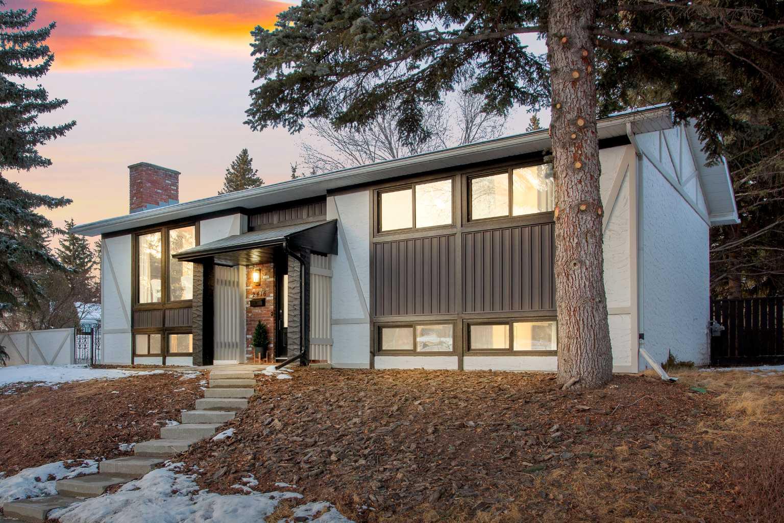 2416 Palliser Drive SW