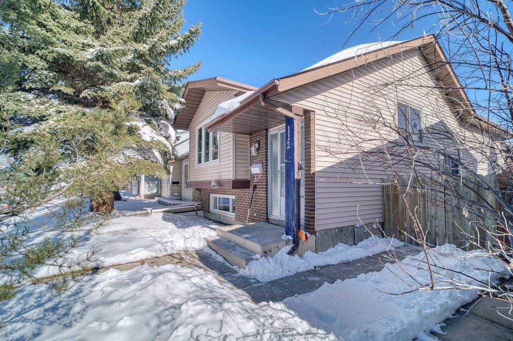 Photo of 112 Edgedale Way, Calgary, AB T3A 2P9 (MLS # A2302797)