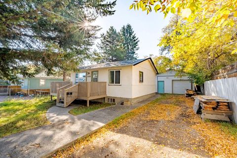 6507 34 Avenue NW Calgary AB T3B 1M9