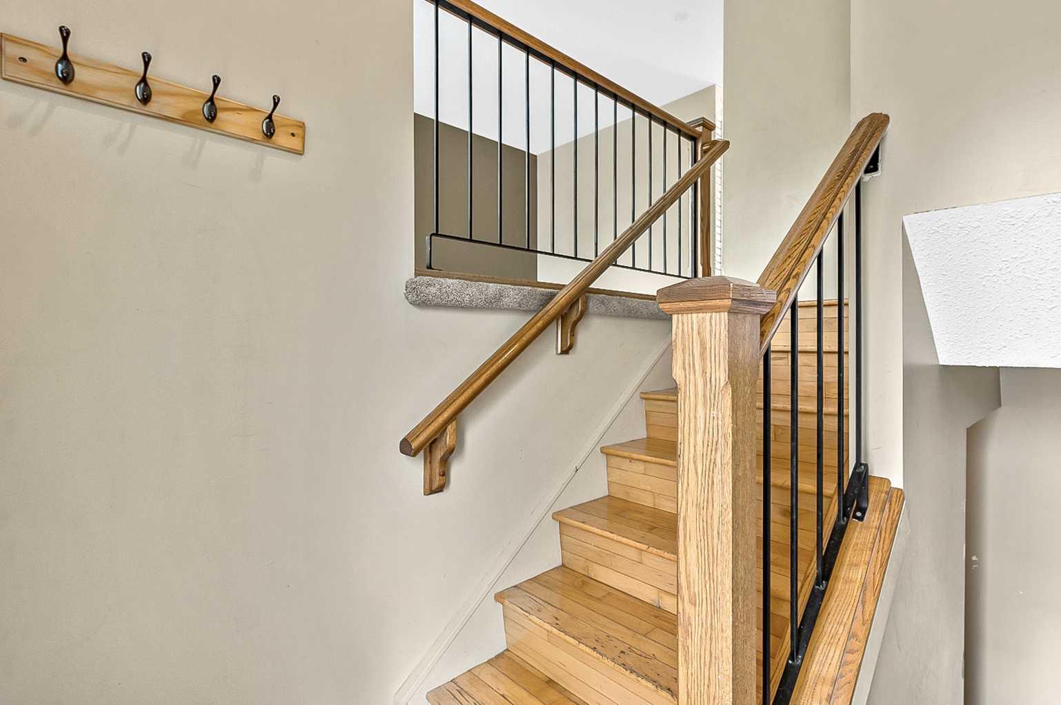 5 Pekisko Road SW