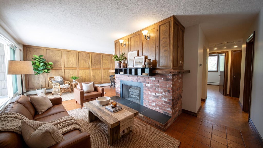 Photo of 512 Cedar Crescent SW #201, Calgary, AB T3C 2Y8 (MLS # A2330252)