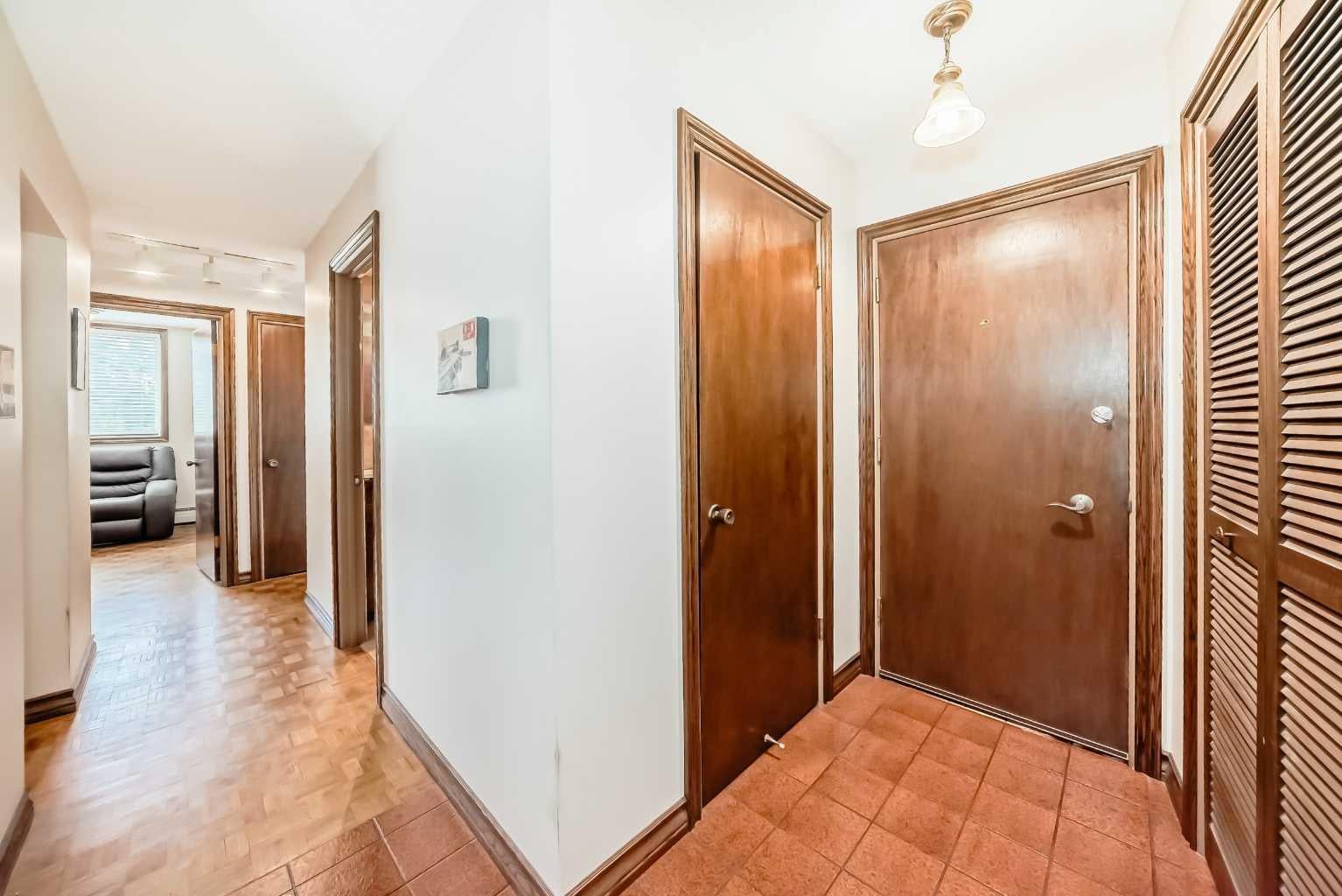 512 Cedar Crescent SW 201