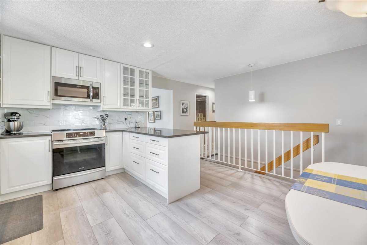 488 Strathcona Drive SW