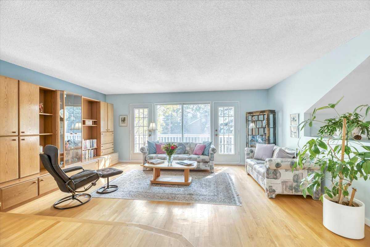 488 Strathcona Drive SW