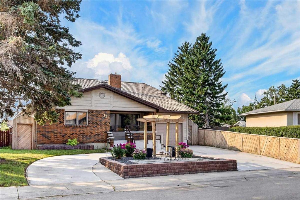 Photo of 126 Marbrooke Circle NE, Calgary, AB T2A 2W6 (MLS # A2339546)