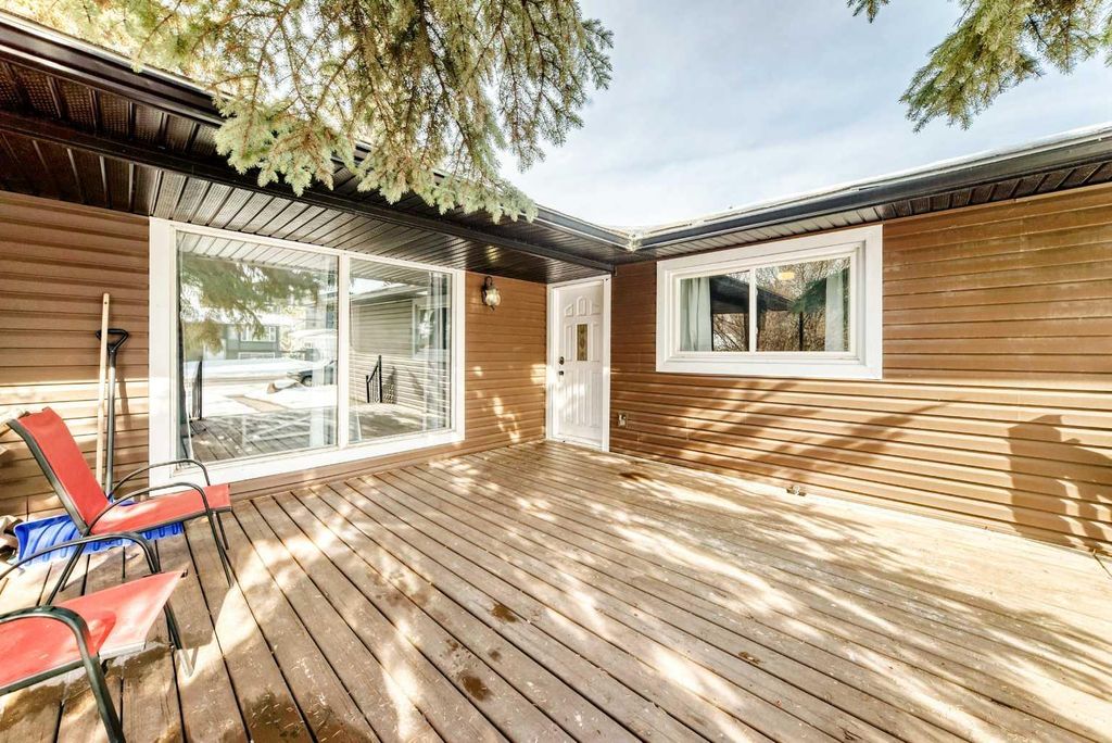 Photo of 5122 44 Street, Olds, AB T4H 1M3 (MLS # A2291622)