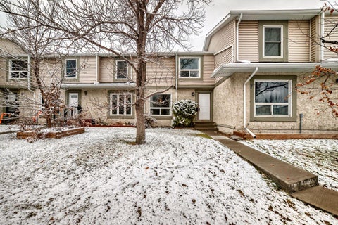 Photo of 111 Deer Ridge Lane SE, Calgary, AB T2J 6N3 (MLS # A2355460)