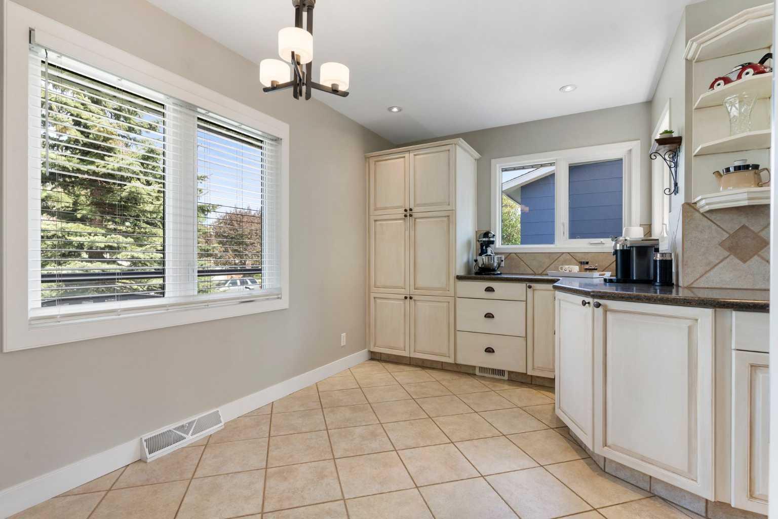 2227 Halifax Crescent NW