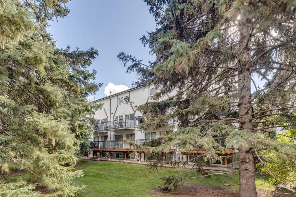 Photo of 308 Cedar Crescent SW #2, Calgary, AB T3C 2Y8 (MLS # A2344266)