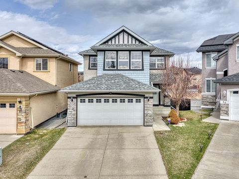Photo of 40 Everwillow Park SW, Calgary, AB T2Y 5C5 (MLS # A2296699)