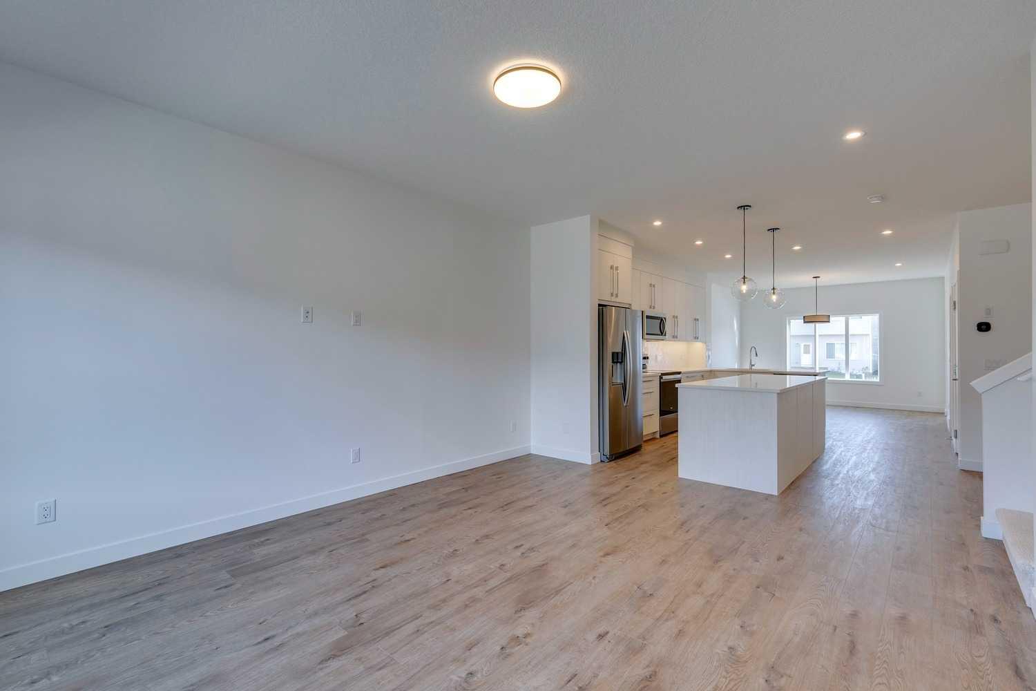 646 Rangeview Street SE