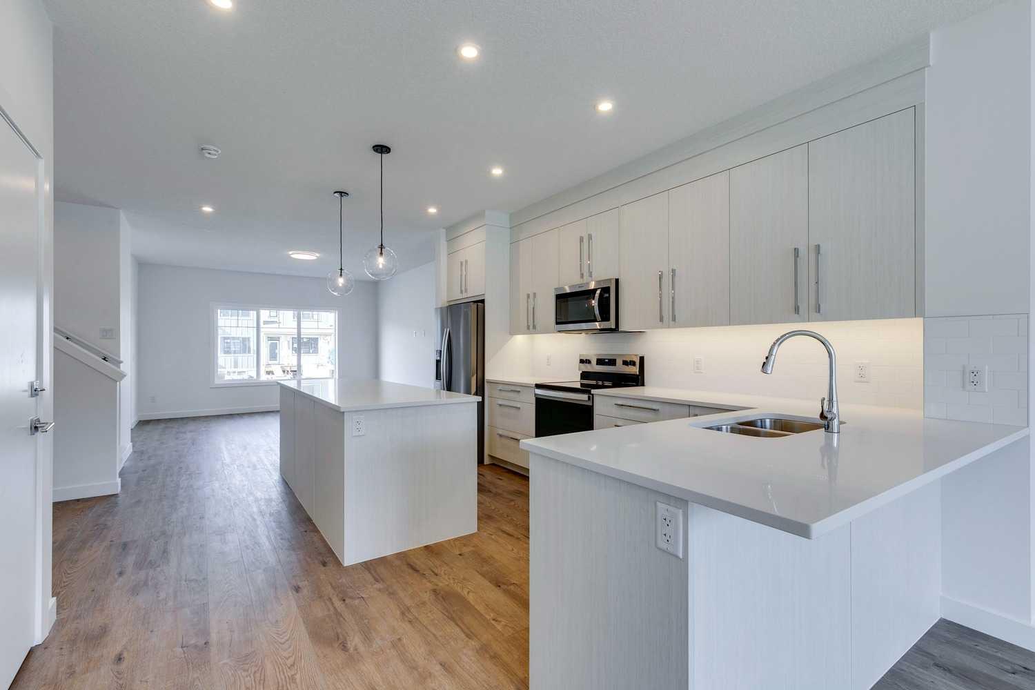 646 Rangeview Street SE