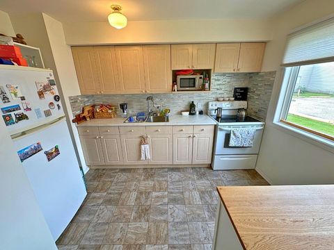 Photo of 4719 33 Street #302, Red Deer, AB T4N 0N7 (MLS # A2303441)