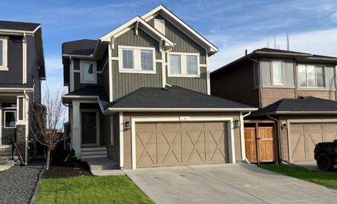 8 Emberside Glen Cochrane AB T4C 2L6