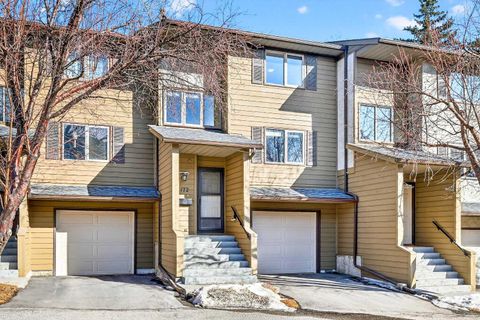 172 Glamis Terrace SW Calgary AB T3E 6V3