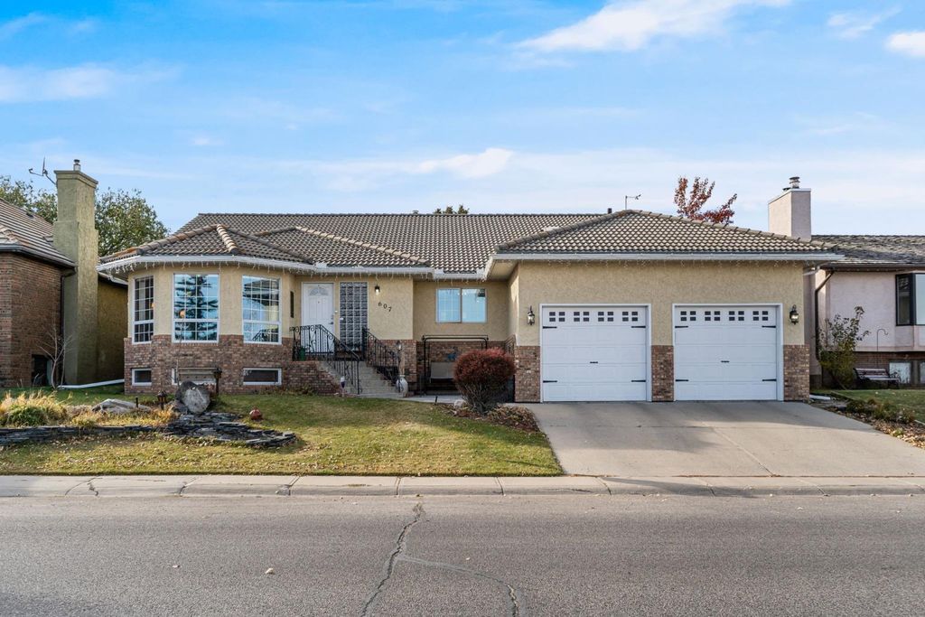 Photo of 607 9 Street SE, High River, AB T1V 1L1 (MLS # A2266531)