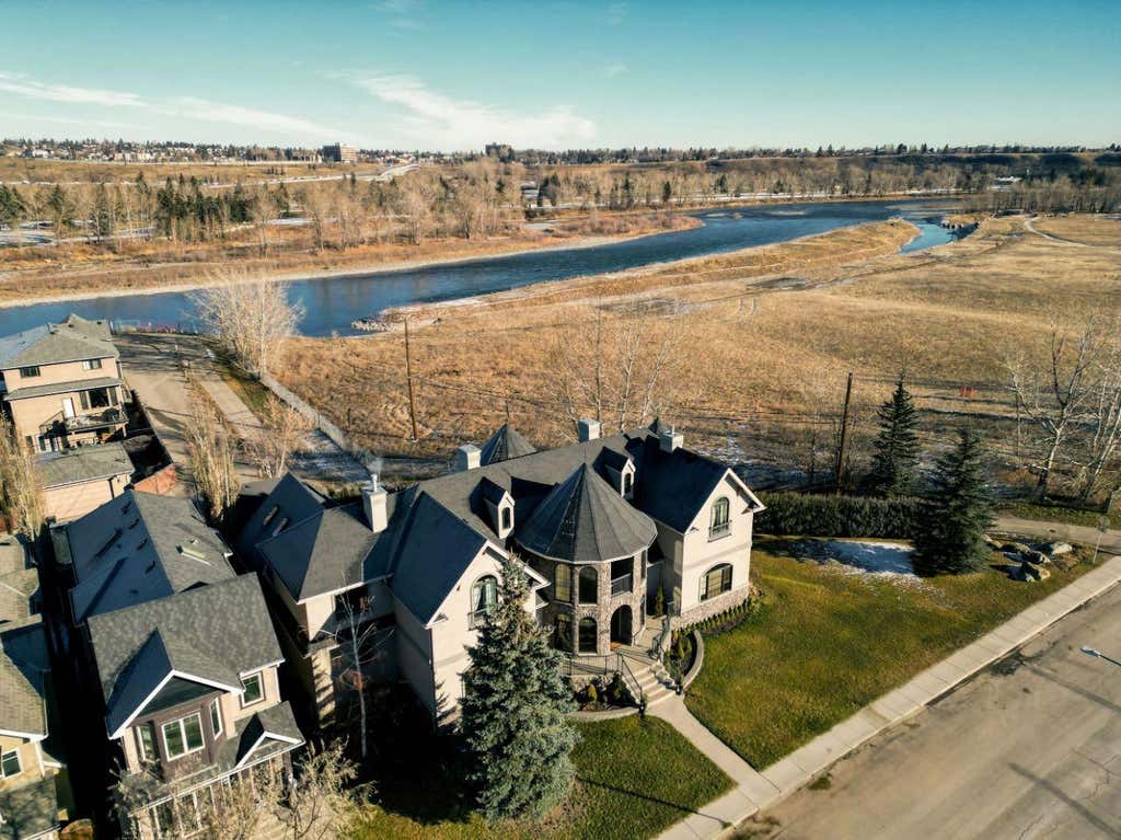 Photo of 2248 9 Avenue SE, Calgary, AB T2G 5P7 (MLS # A2336790)