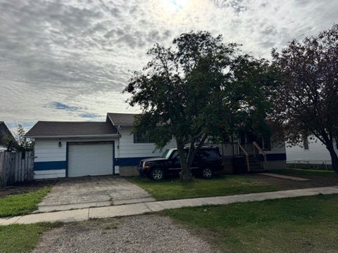 Photo of 917 2 Avenue, Bluesky, AB T0H 0J0 (MLS # A2347530)