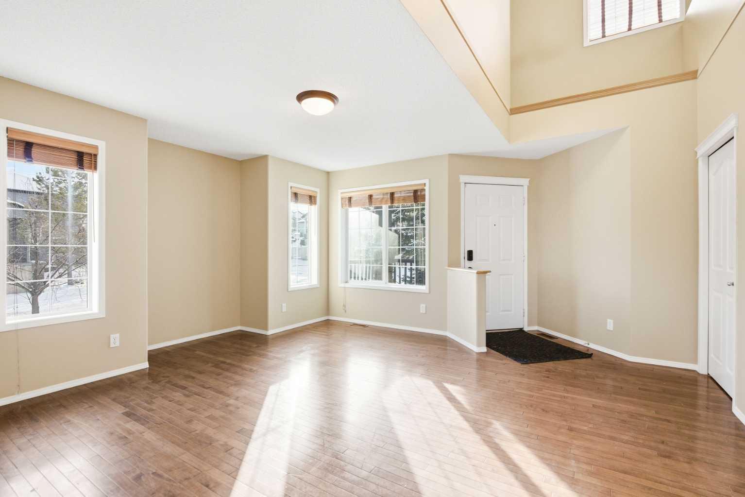 202 Panamount Court NW