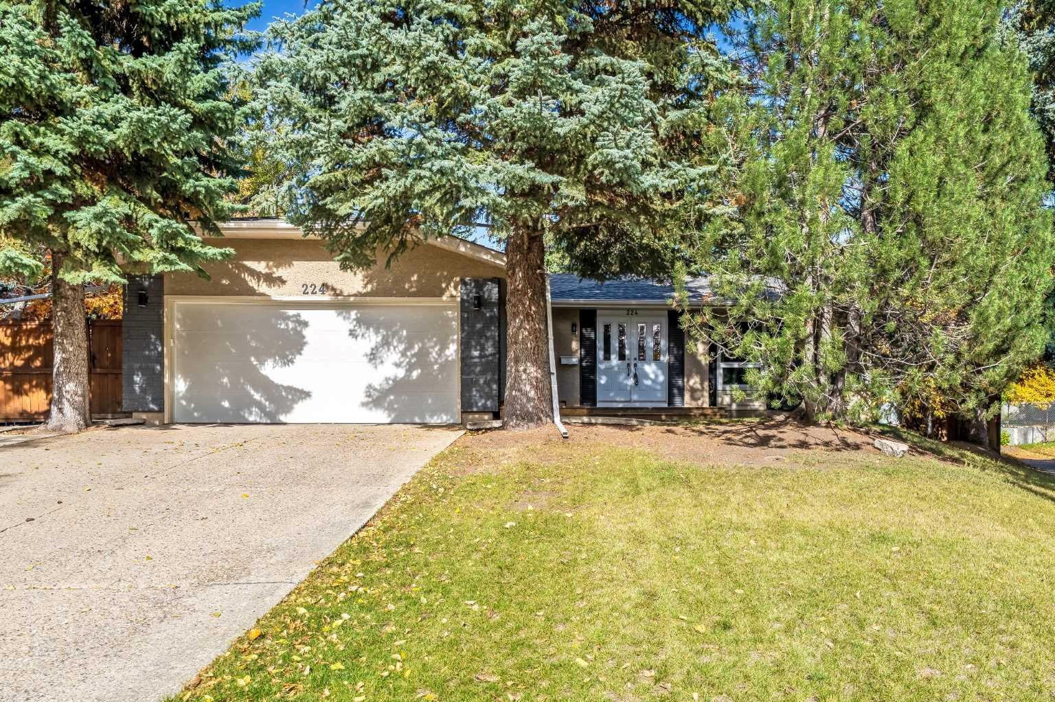 224 Varsity Crescent NW