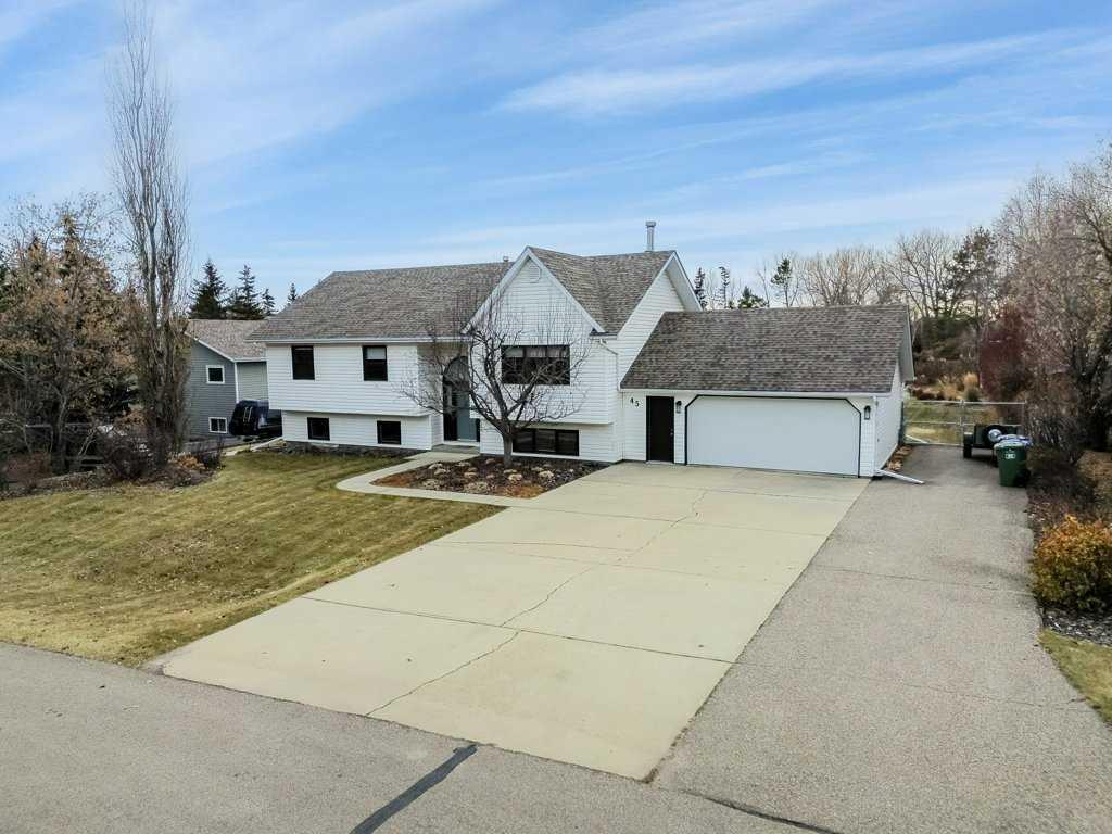 45 Ravenscrag Crescent N