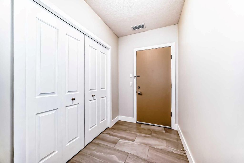 Photo of 1899 45 Street NW #304, Calgary, AB T3B 4S3 (MLS # A2292128)