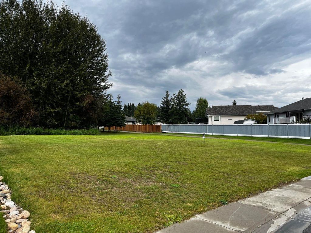 Photo of 5600 16 Avenue, Edson, AB T7E 1X1 (MLS # A2075956)