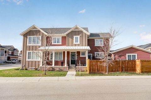 Photo of 20 Carrington Circle NW, Calgary, AB T3P 0Y6 (MLS # A2307286)