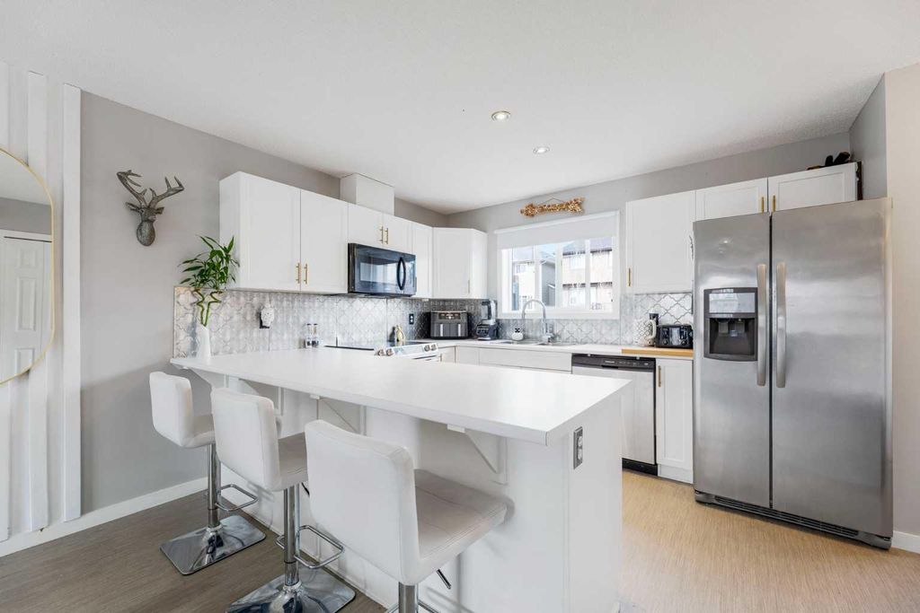 Photo of 71 Sunset Road, Cochrane, AB T4C 0H4 (MLS # A2292861)