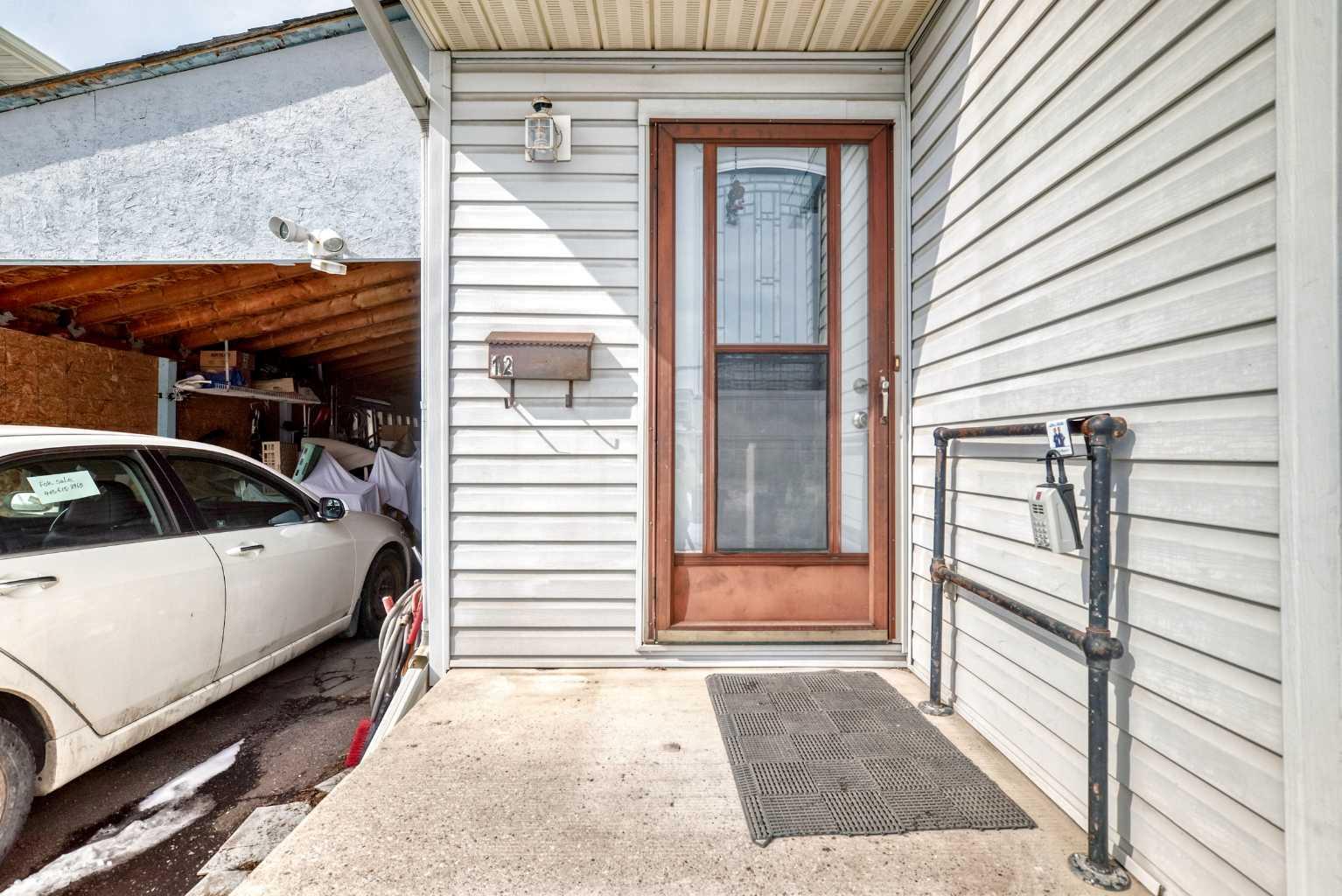 12 Radcliffe Court SE