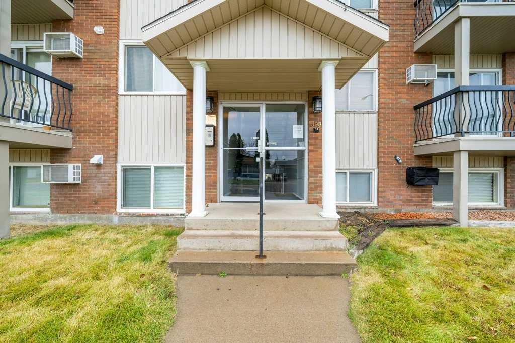 Photo of 398 16 Street NE #3, Medicine Hat, AB T1A 7L9 (MLS # A2355327)