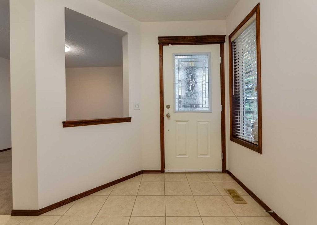 Photo of 424 Hidden Creek Boulevard NW, Calgary, AB T3K 6J1 (MLS # A2350920)